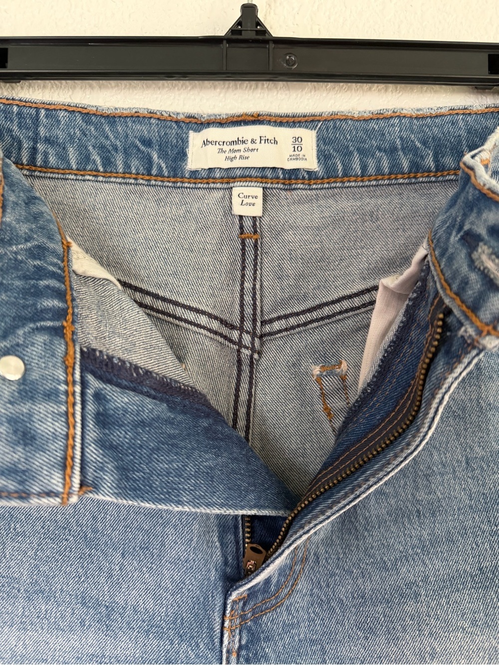 Abercrombie Curve Love The Mom Short High Rise Distressed Denim Shorts Size 30 - Picture 8 of 8